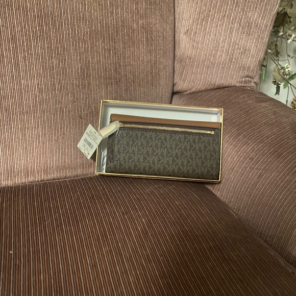 NWT - Michael Kors Jet Set Charm Signature Large Trifold Wallet - Picture 2 of 7